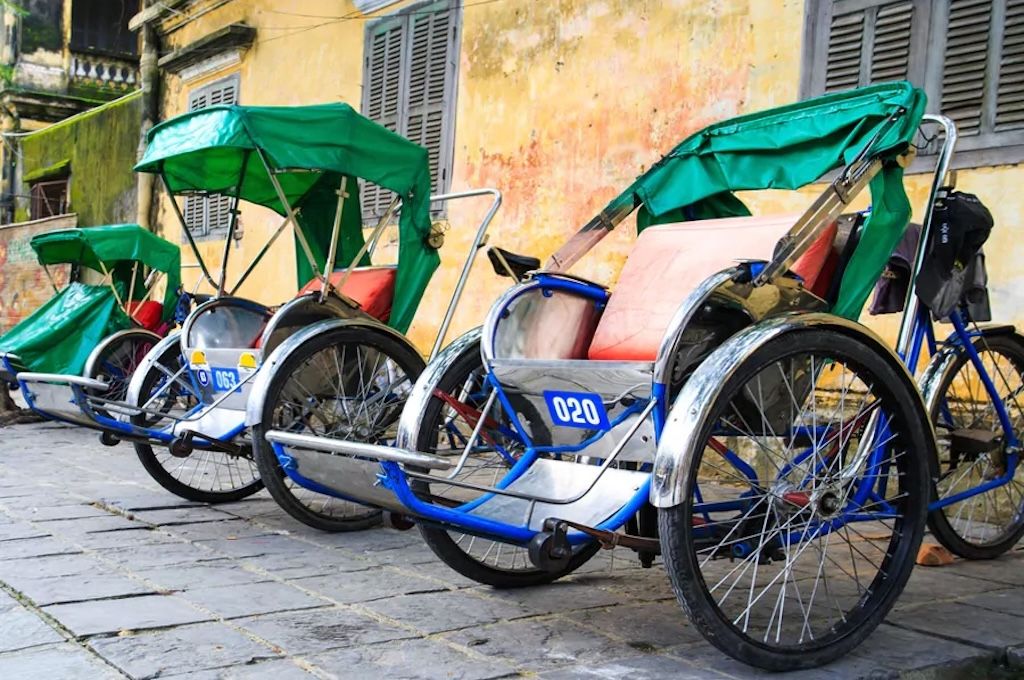 Saigon Street Food & Cyclo Tour